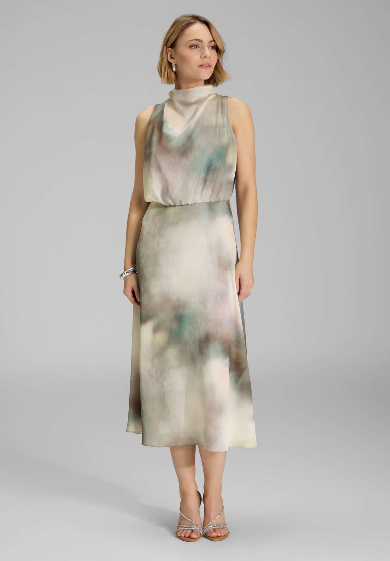 Midi Kleid aus gehämmertem Satin mit abstraktem Druck und Drapierung am Kragen deep slate multi