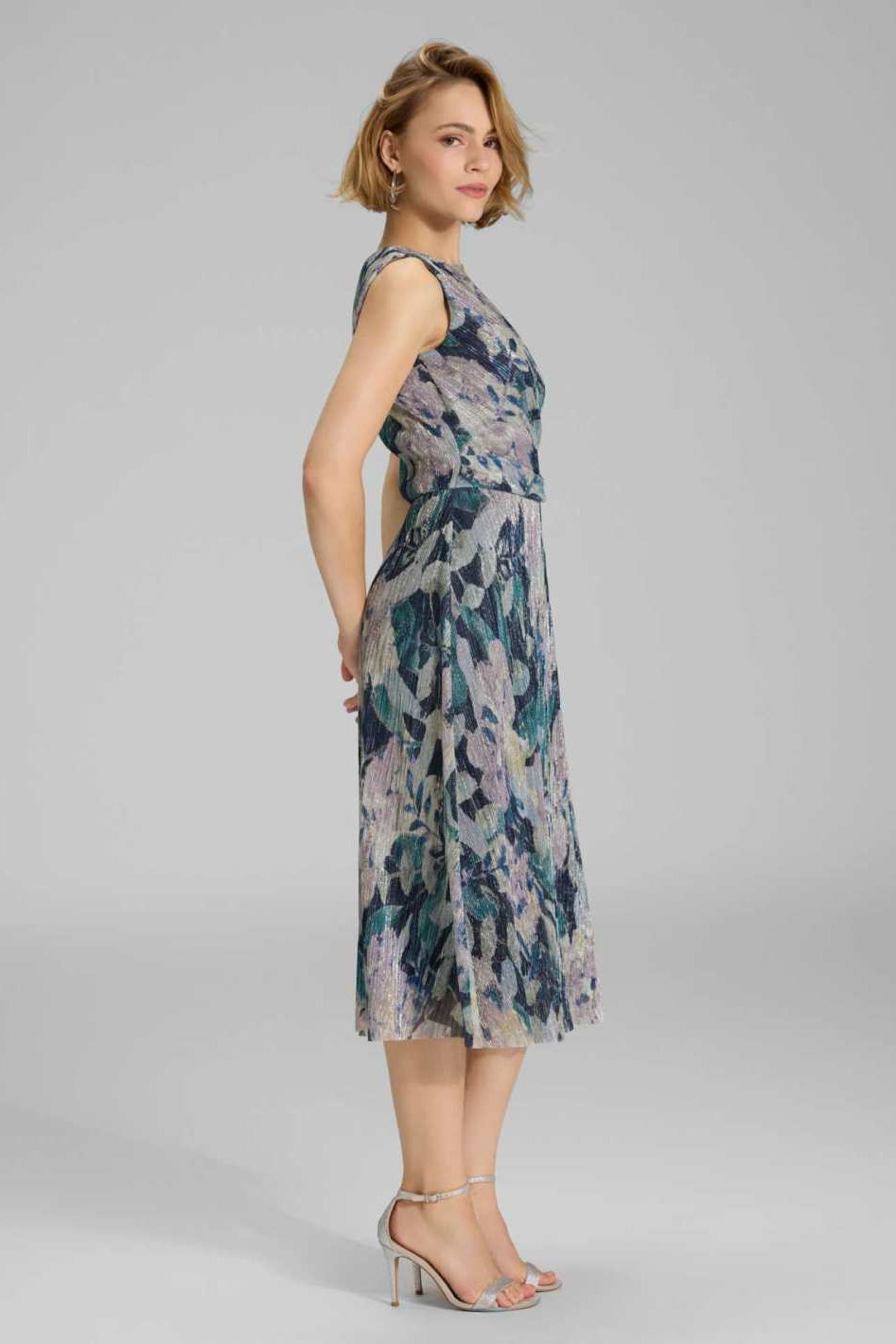 Midi Kleid mit diagonaler Drapierung aus bedrucktem Plissee Jersey