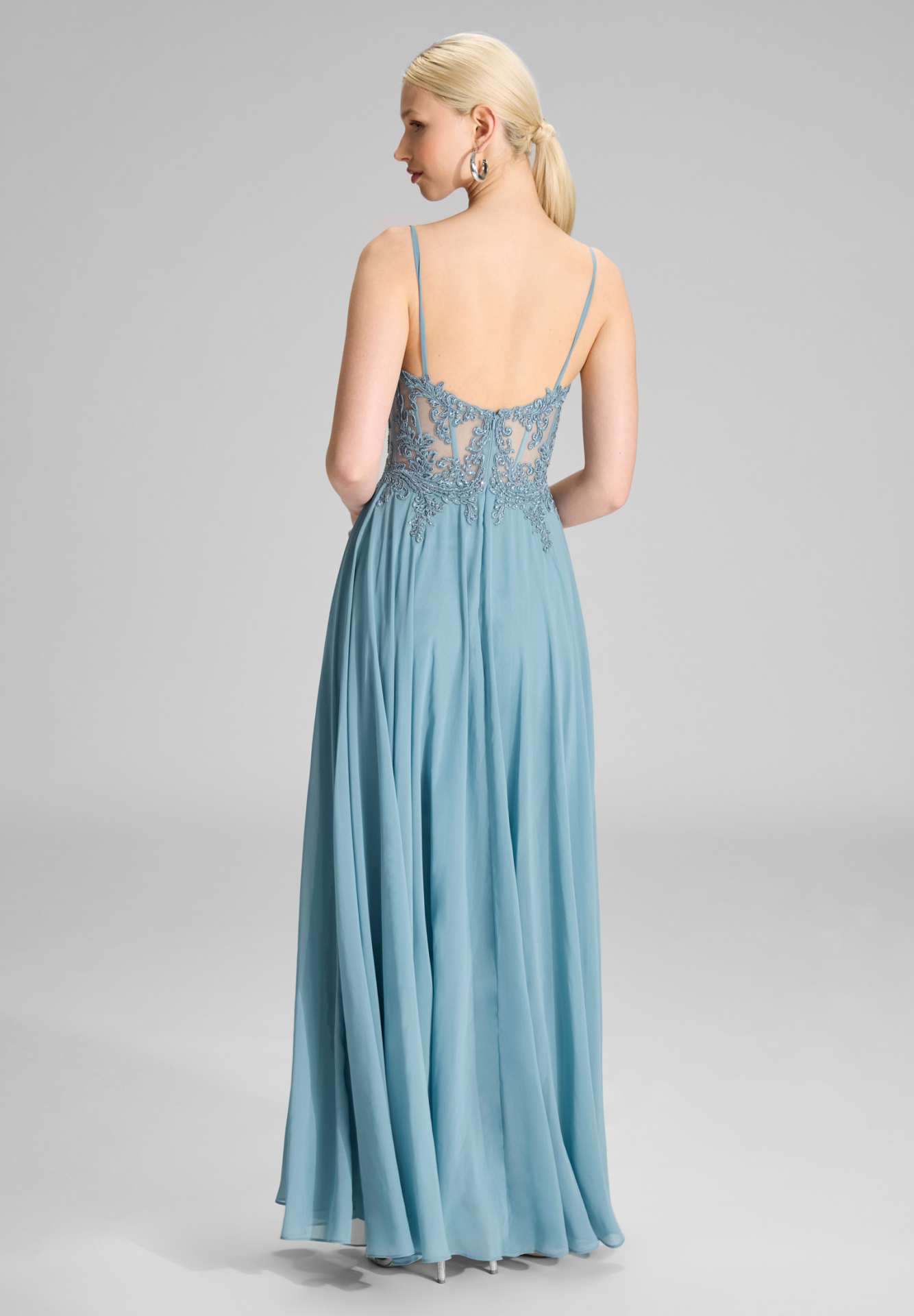 Chiffonkleid mit Stickerei