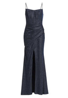 Figurbetontes Abendkleid mit Beinschlitz