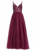 Tüllkleid mit feiner Ziersteinstickerei