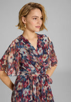 Maxikleid mit Flügelärmeln aus Chiffon mit Ikat Print