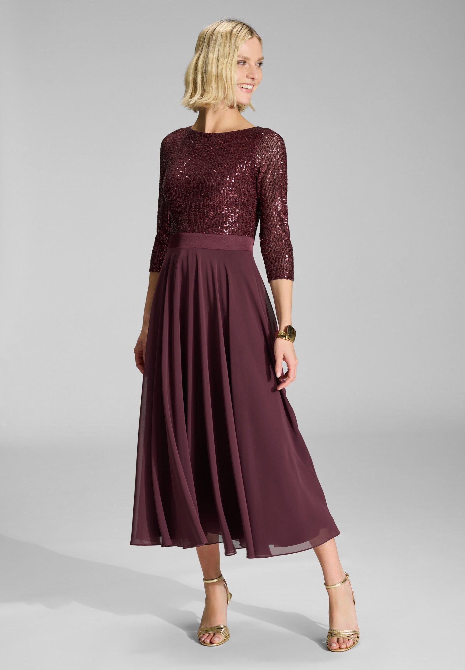 Midi Kleid mit Top aus elastischer Paillette und Chiffonrock merlot