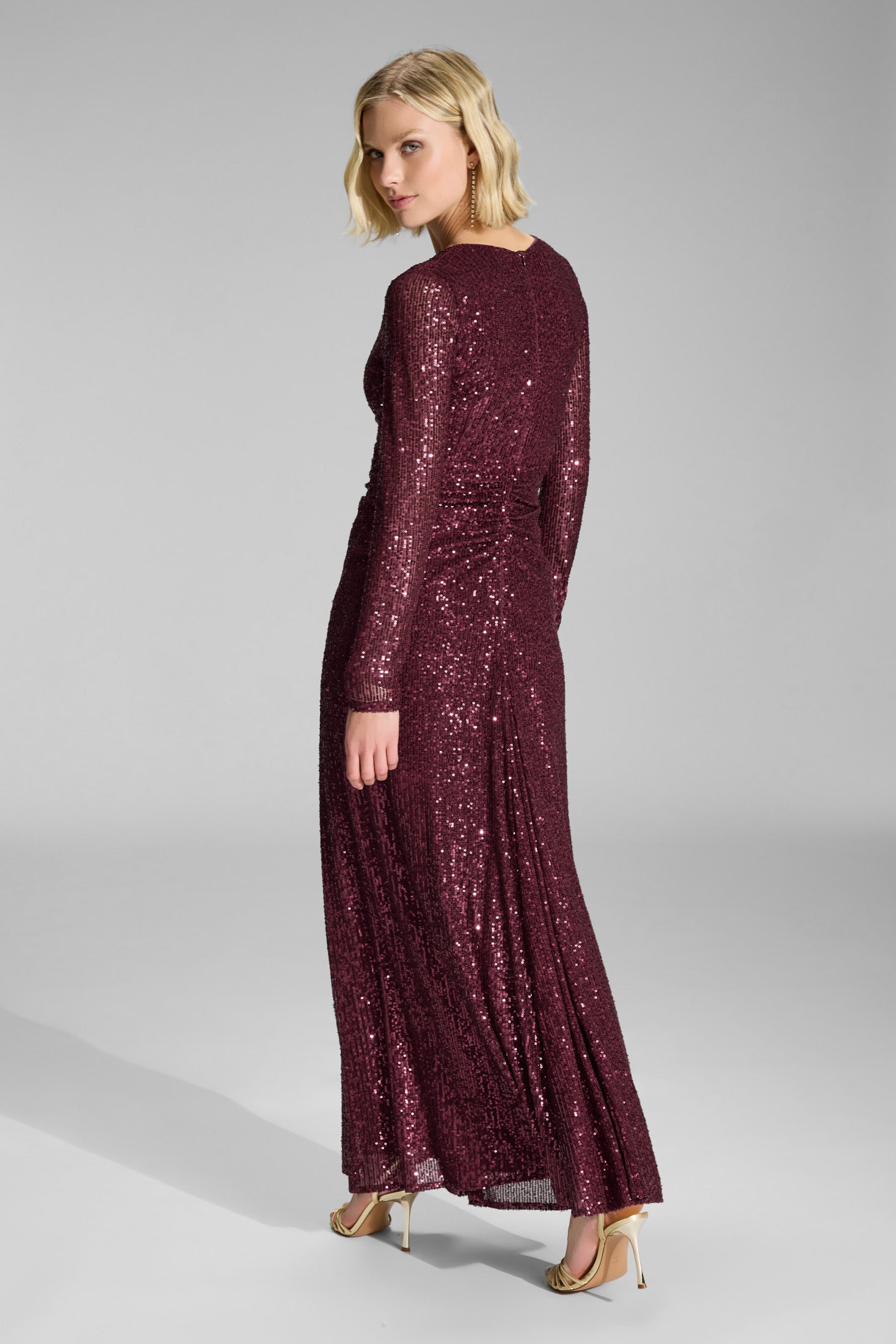 Abendkleid aus elastischem Paillettenstoff