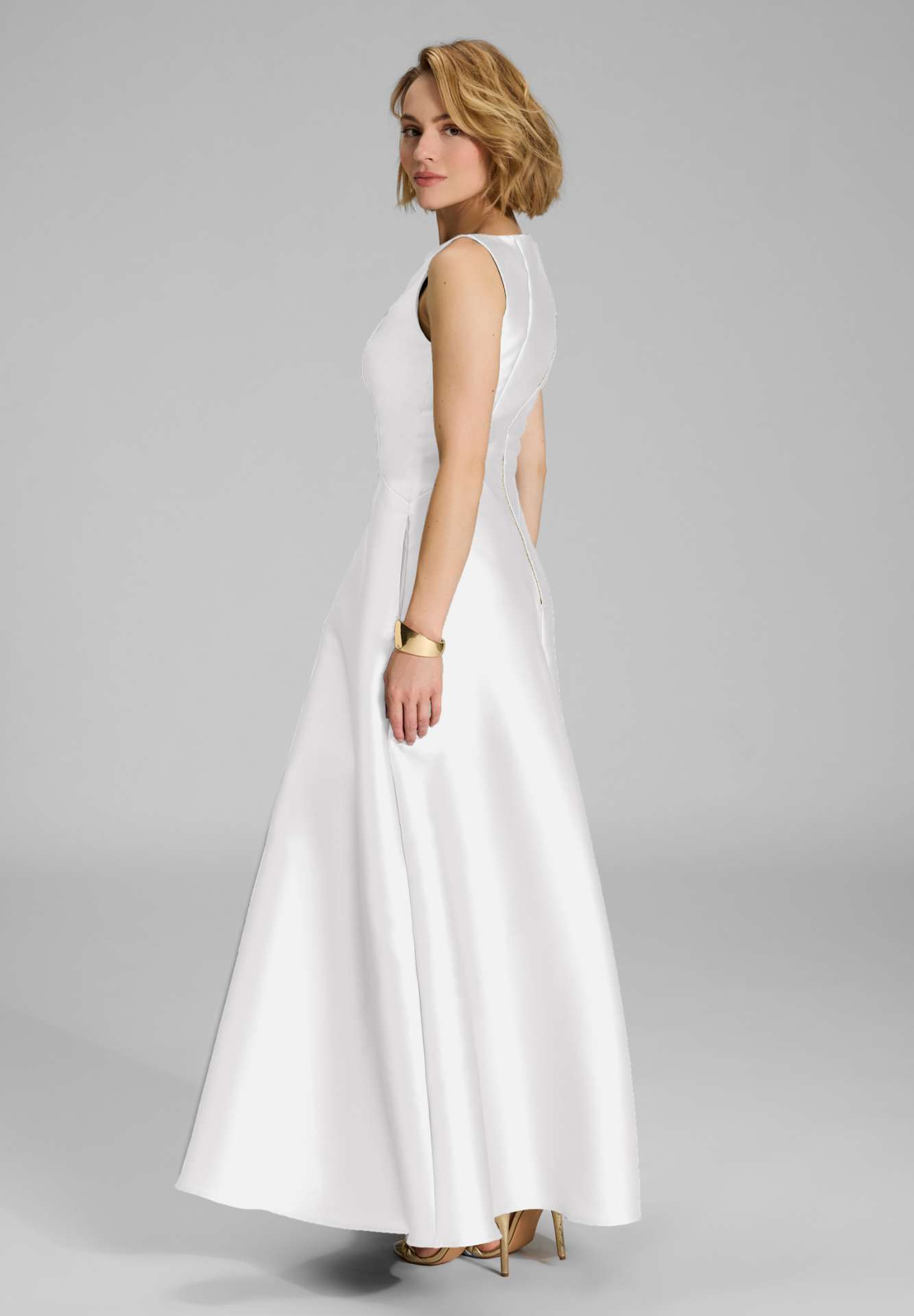 Robenartiges Abendkleid mit Eingrifftaschen