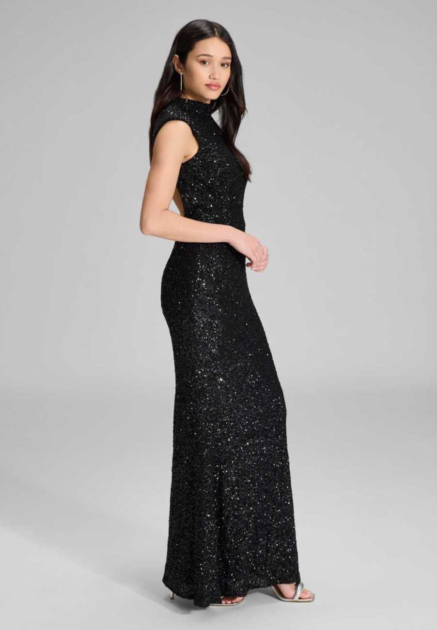 Hochgeschlossenes Paillettenkleid mit Rückenausschnitt