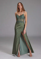 Bodycon Kleid mit Spitzenstickerei und Beinschlitz matcha green