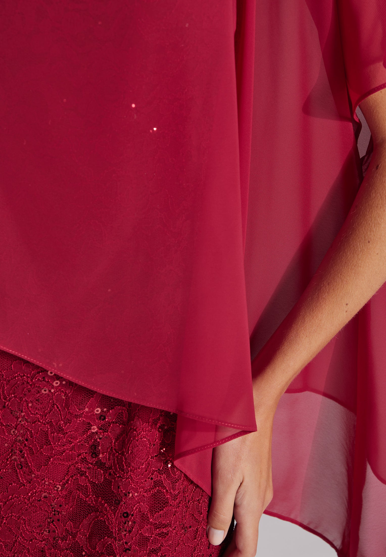 Cocktailkleid mit Überwurf