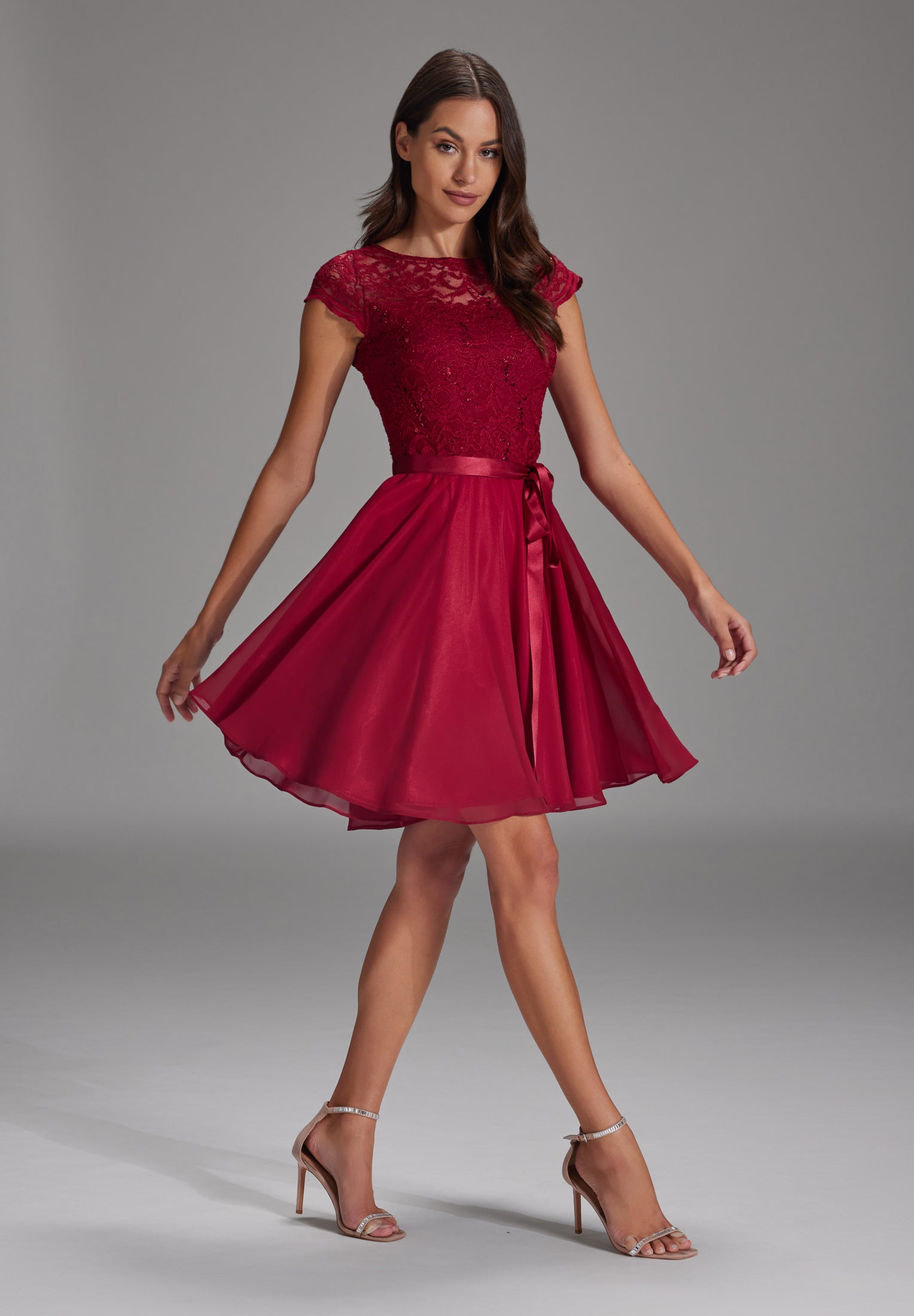 Cocktailkleid mit Spitzenoberteil und Chiffon Rock