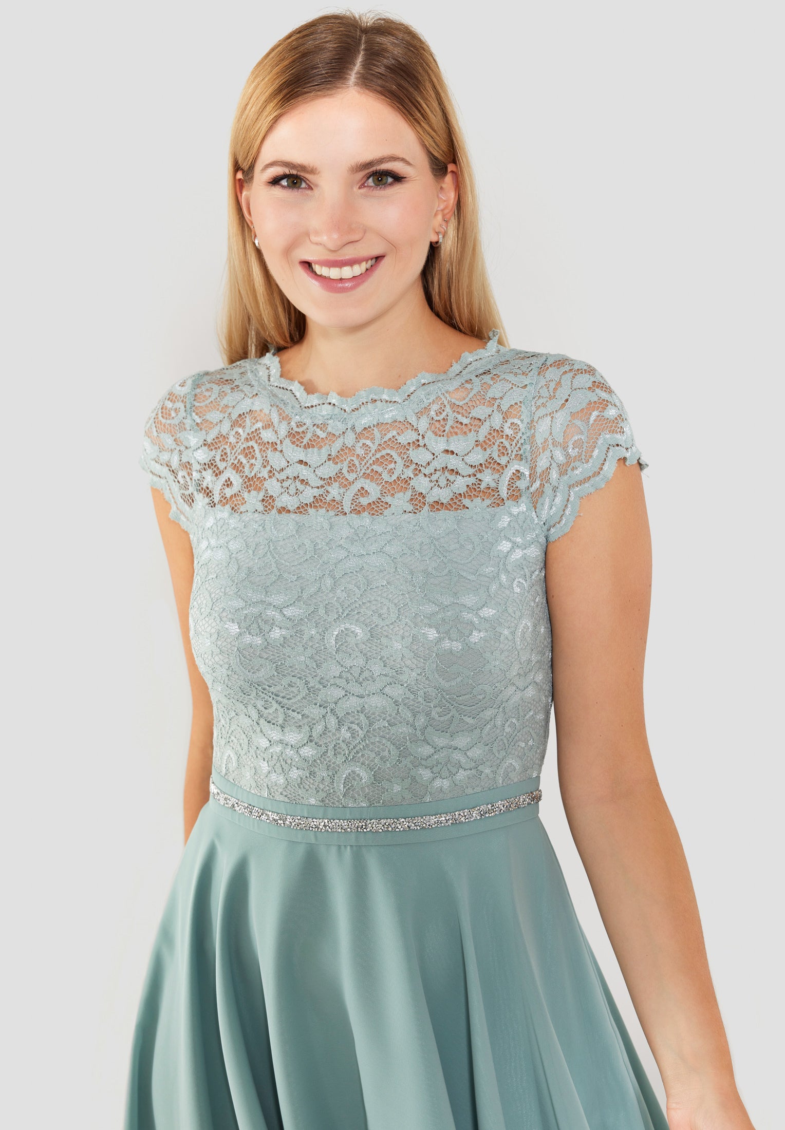 Cocktailkleid mit elastischem Spitzentop
