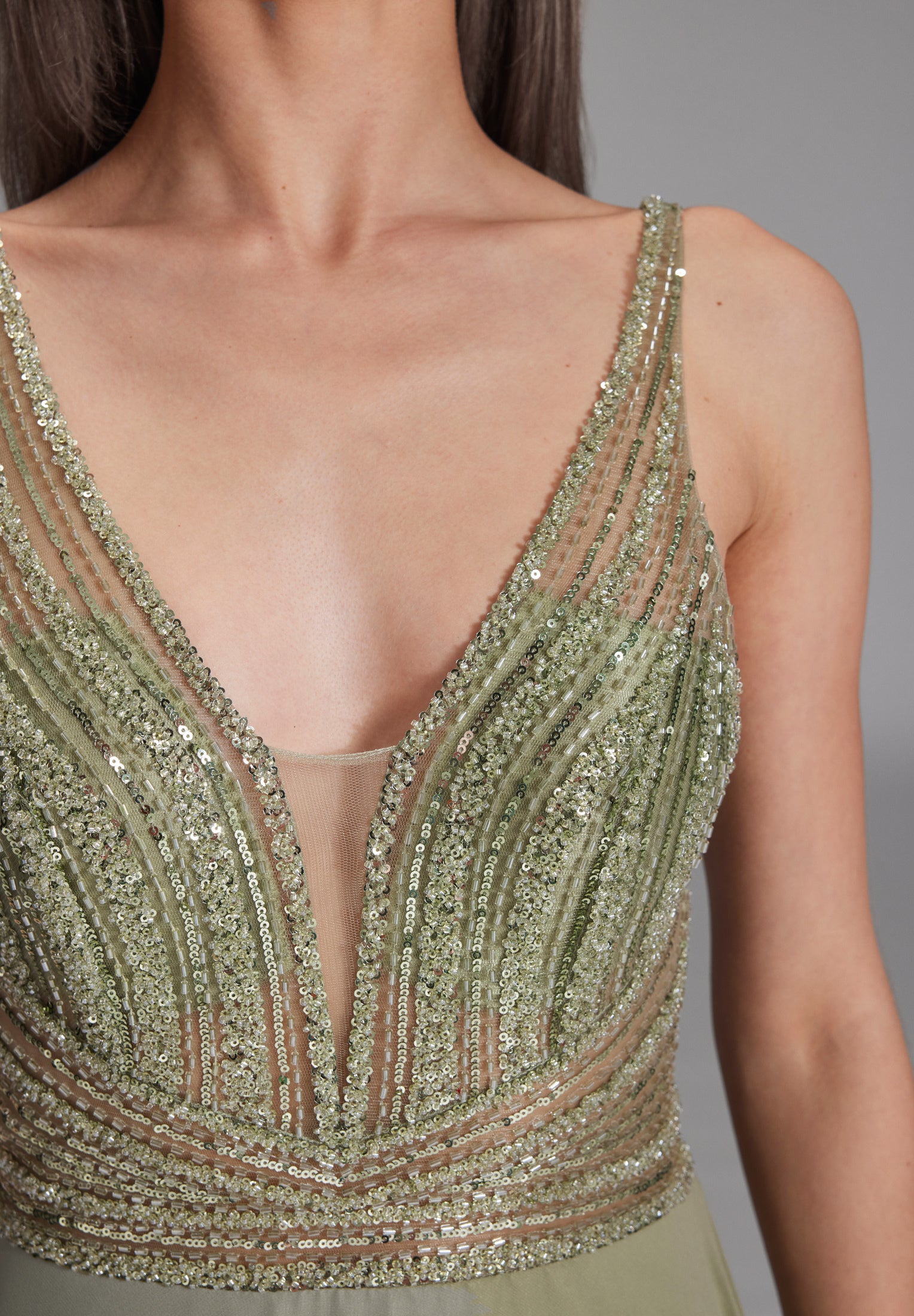 Langes Chiffon-Abendkleid mit Stickerei