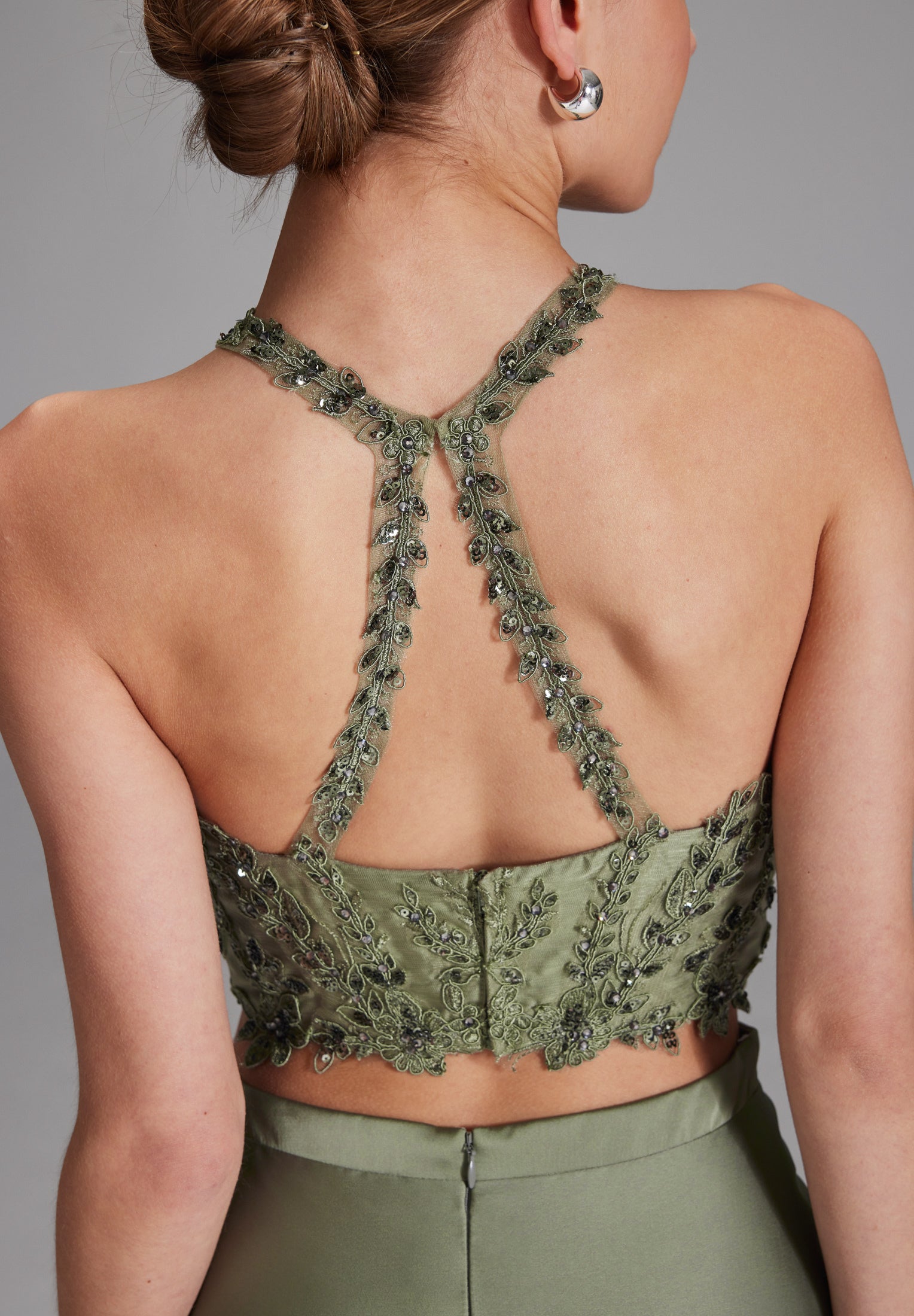 Two-piece Kleid mit langen Satinrock