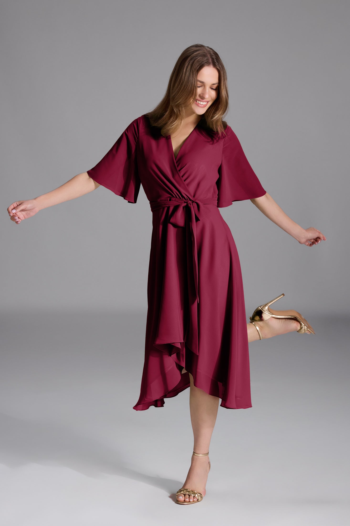 Chiffon Kleid in Wickel Optik mit Vokuhila Saum