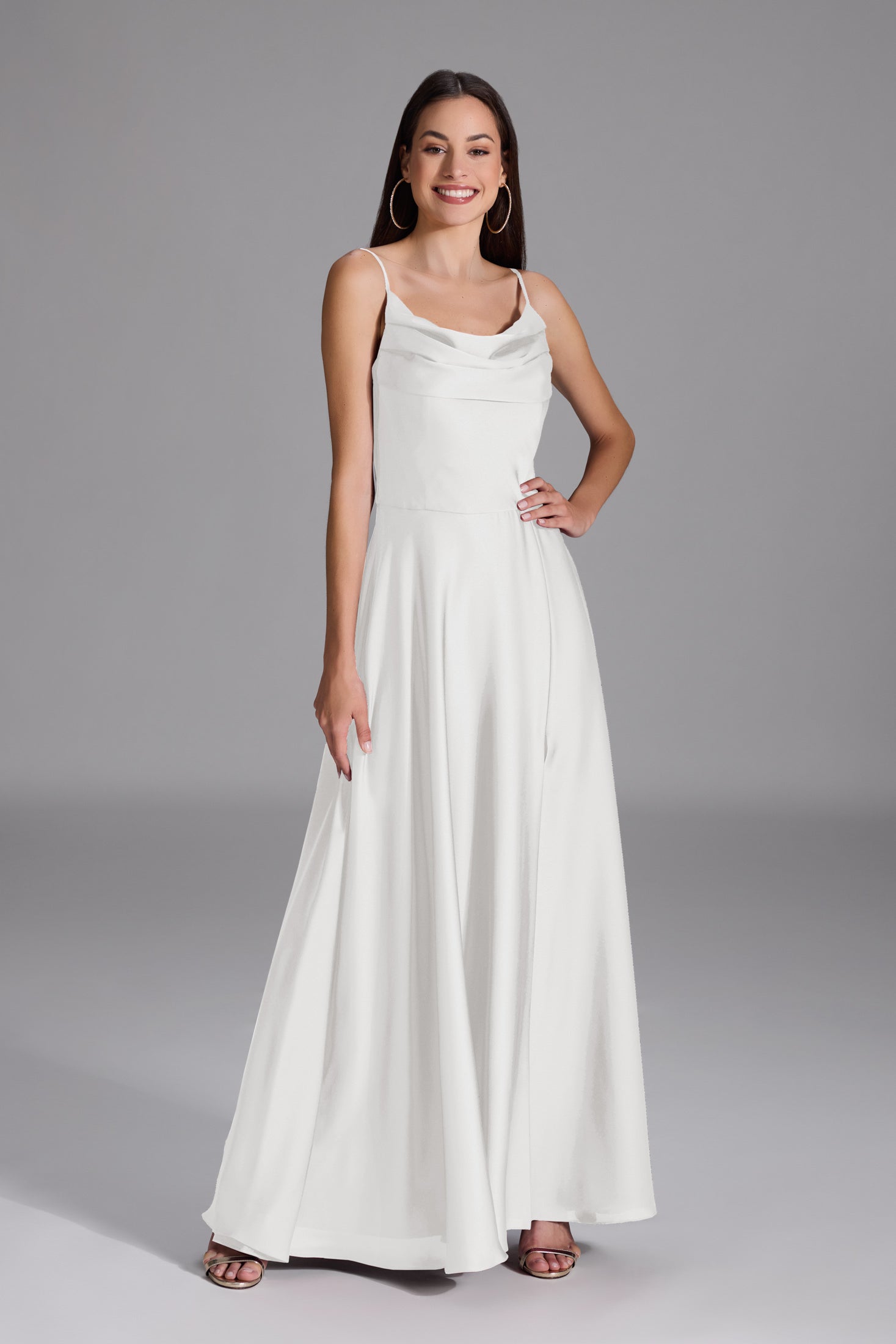 Abendkleid aus nachhaltigem Satin mit Wasserfall-Ausschnitt und Beinschlitz ivory