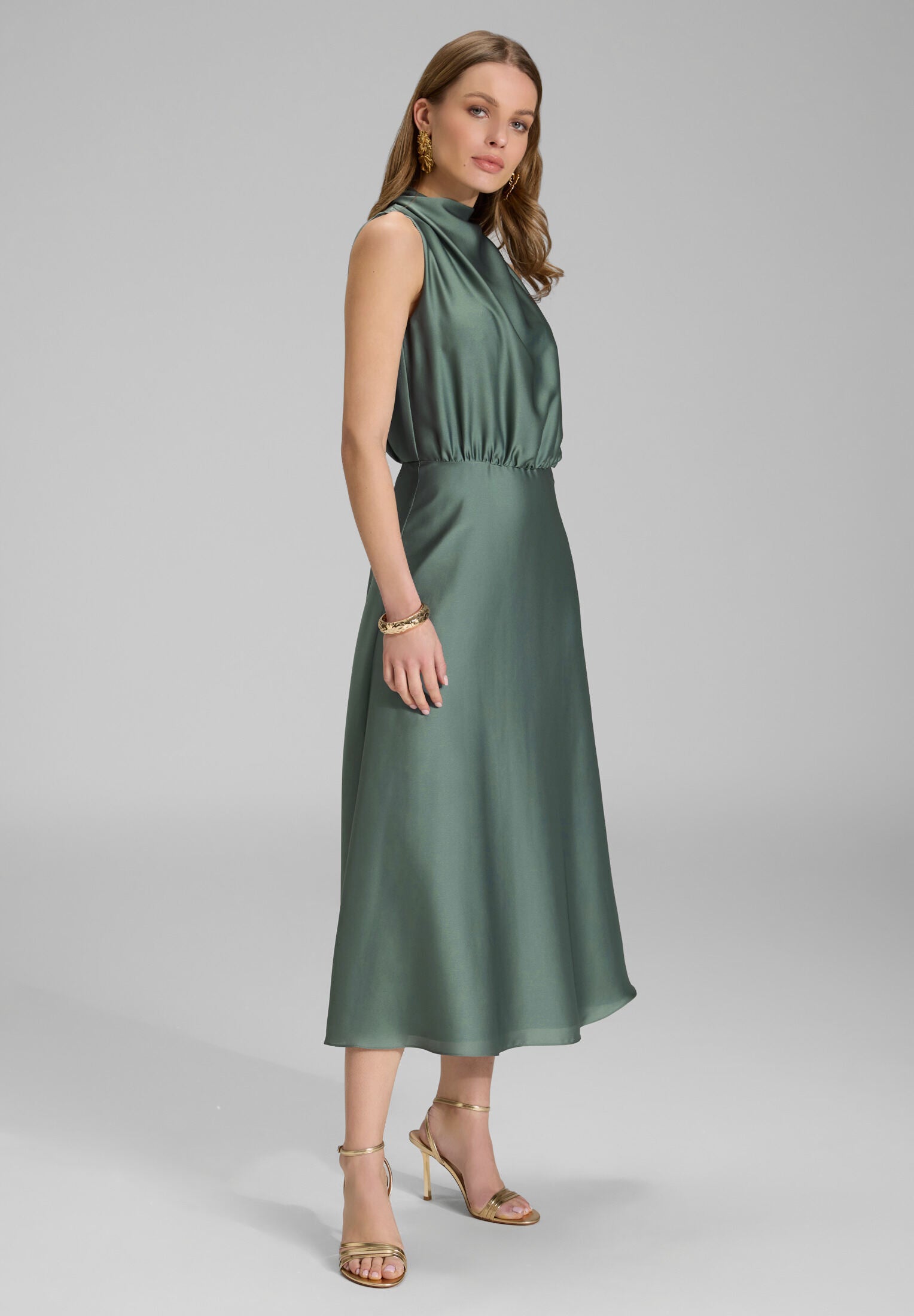 Midi Kleid aus nachhaltigem Satin mit Drapierung am Kragen