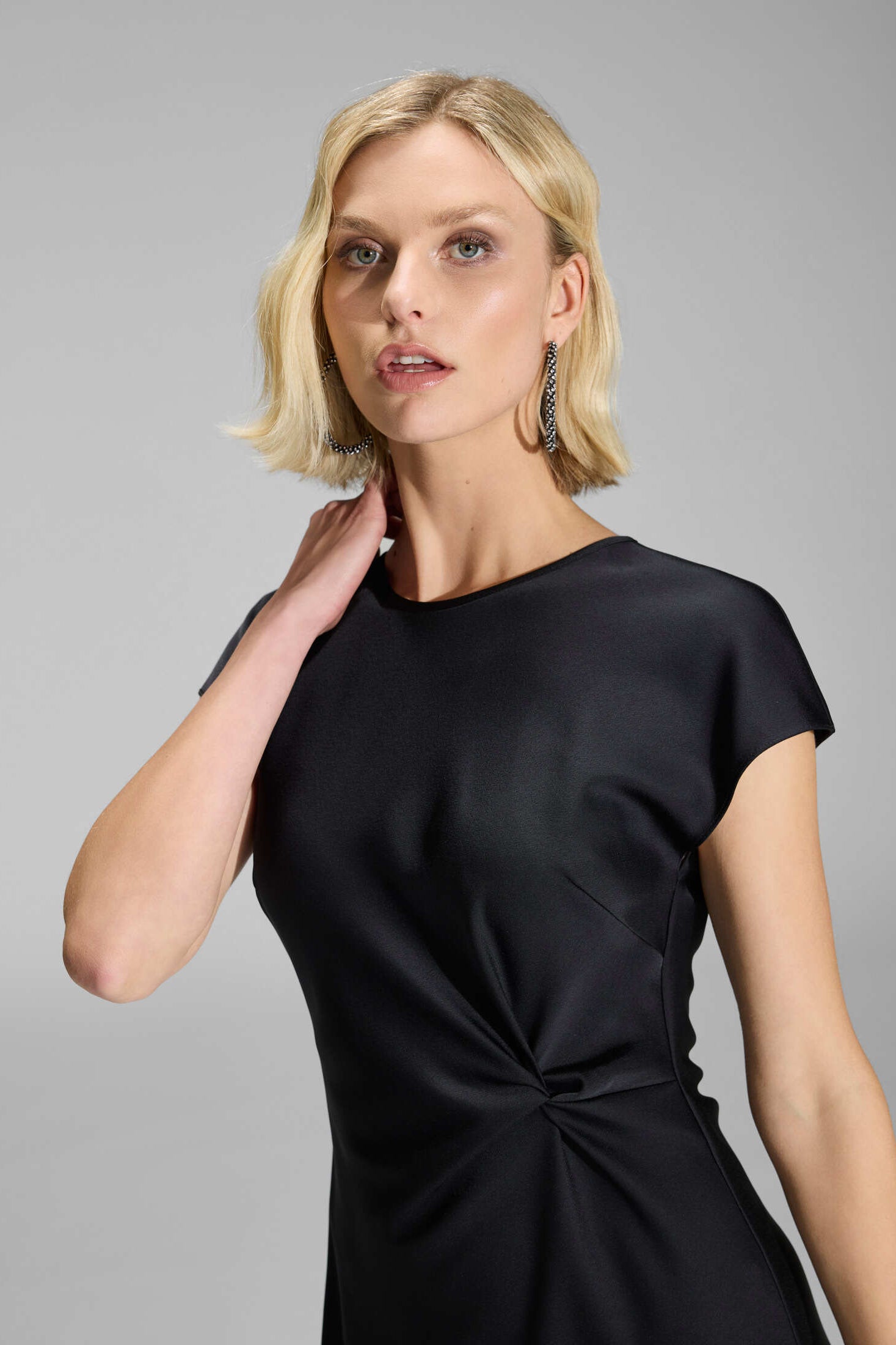 Slip Dress aus Satin mit Twist Detail