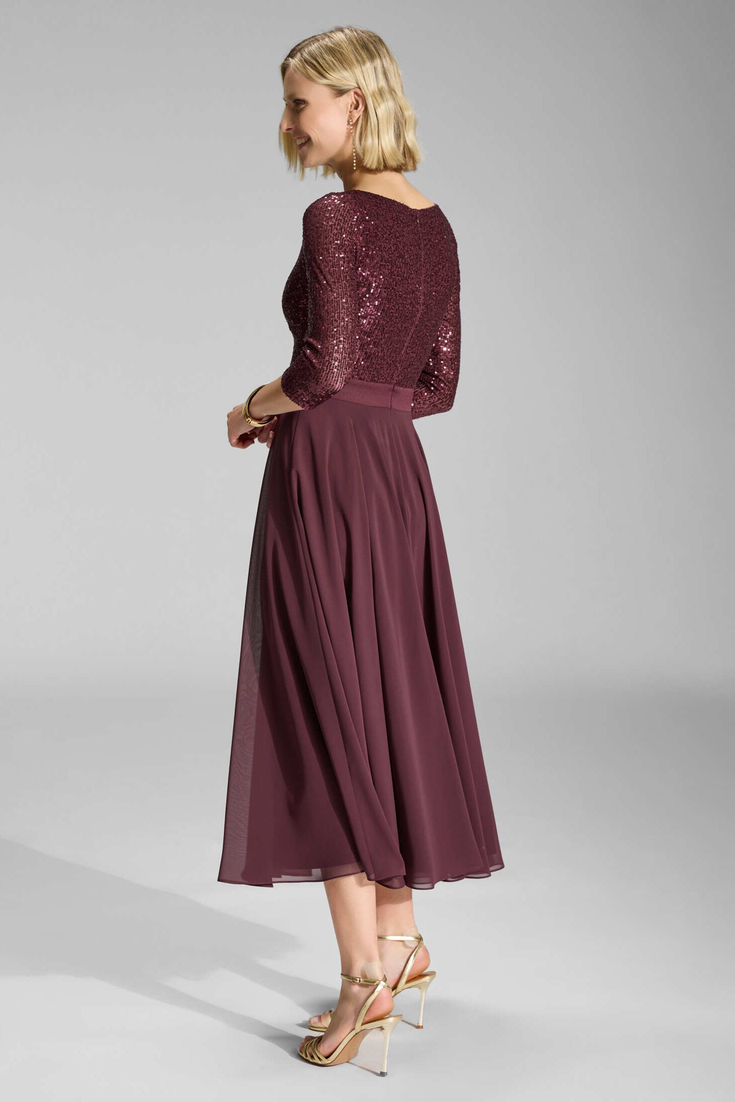 Cocktailkleid in Midi Länge mit Top aus elastischer Paillette und Tellerrock in Chiffon
