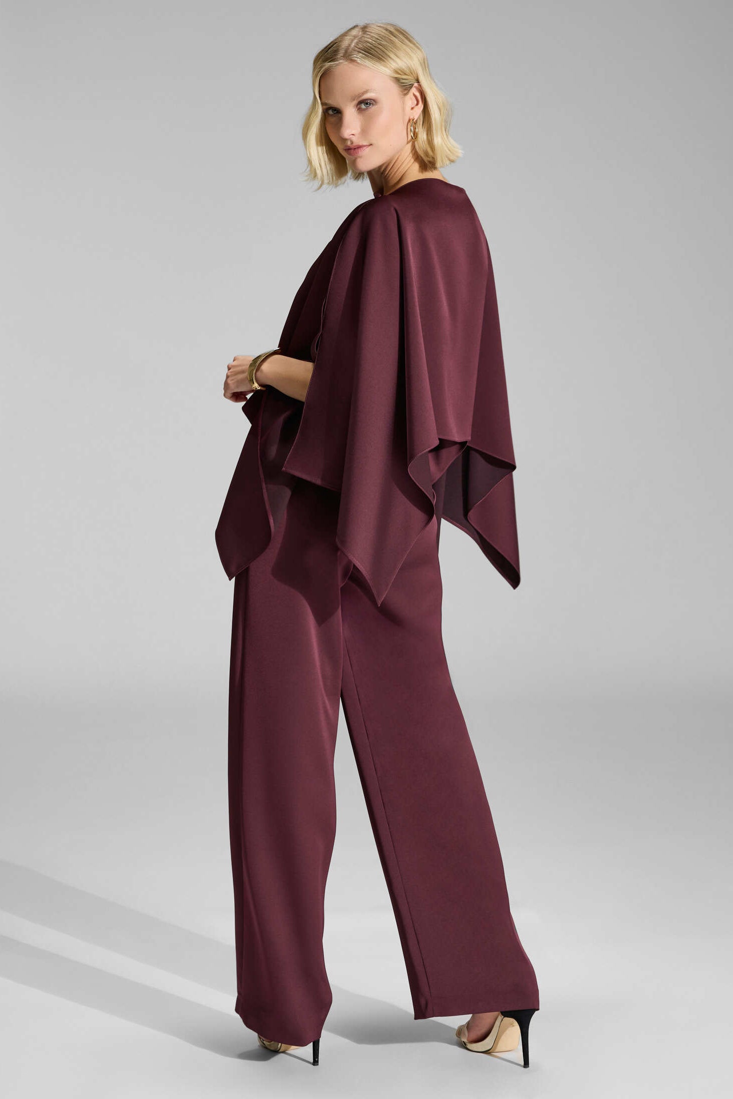 Stola-Top aus Satin mit seitlichen Schlitzen