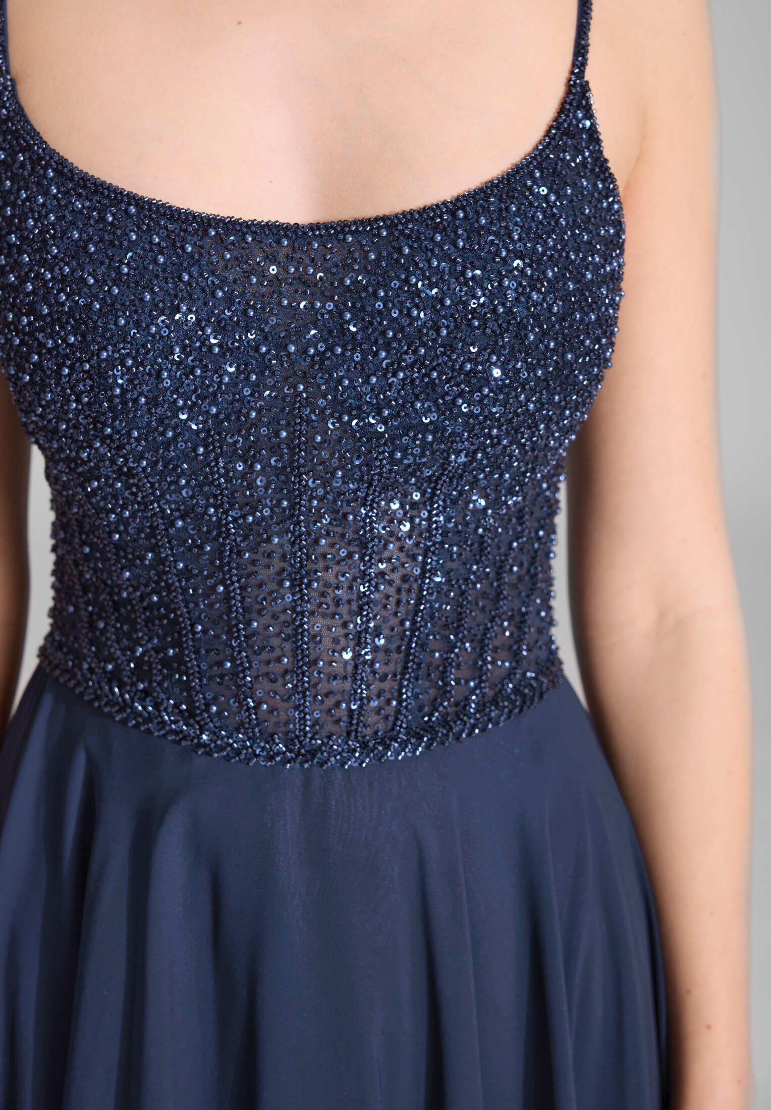 Chiffonkleid mit besticktem Top