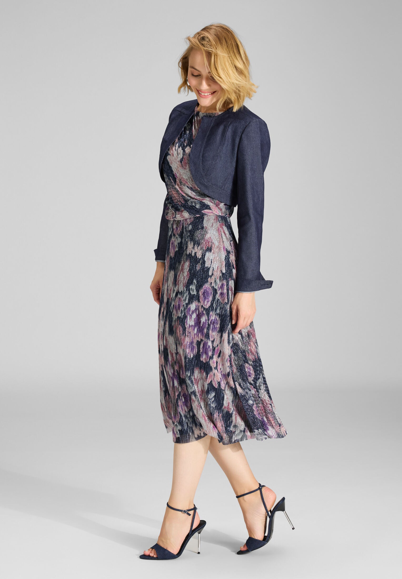 kurze Jeansjacke aus Stretch Denim