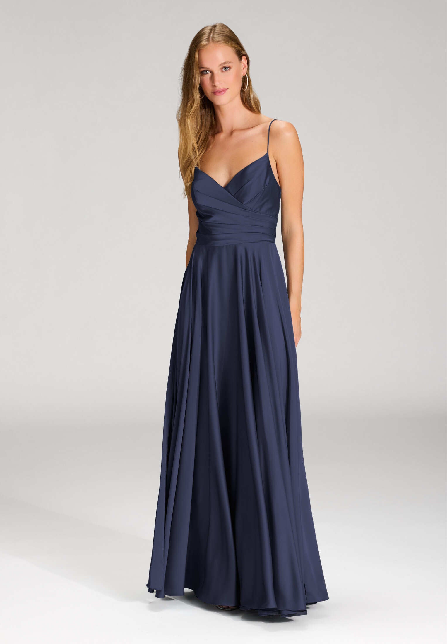 Satinkleid mit Schnürung am Rücken