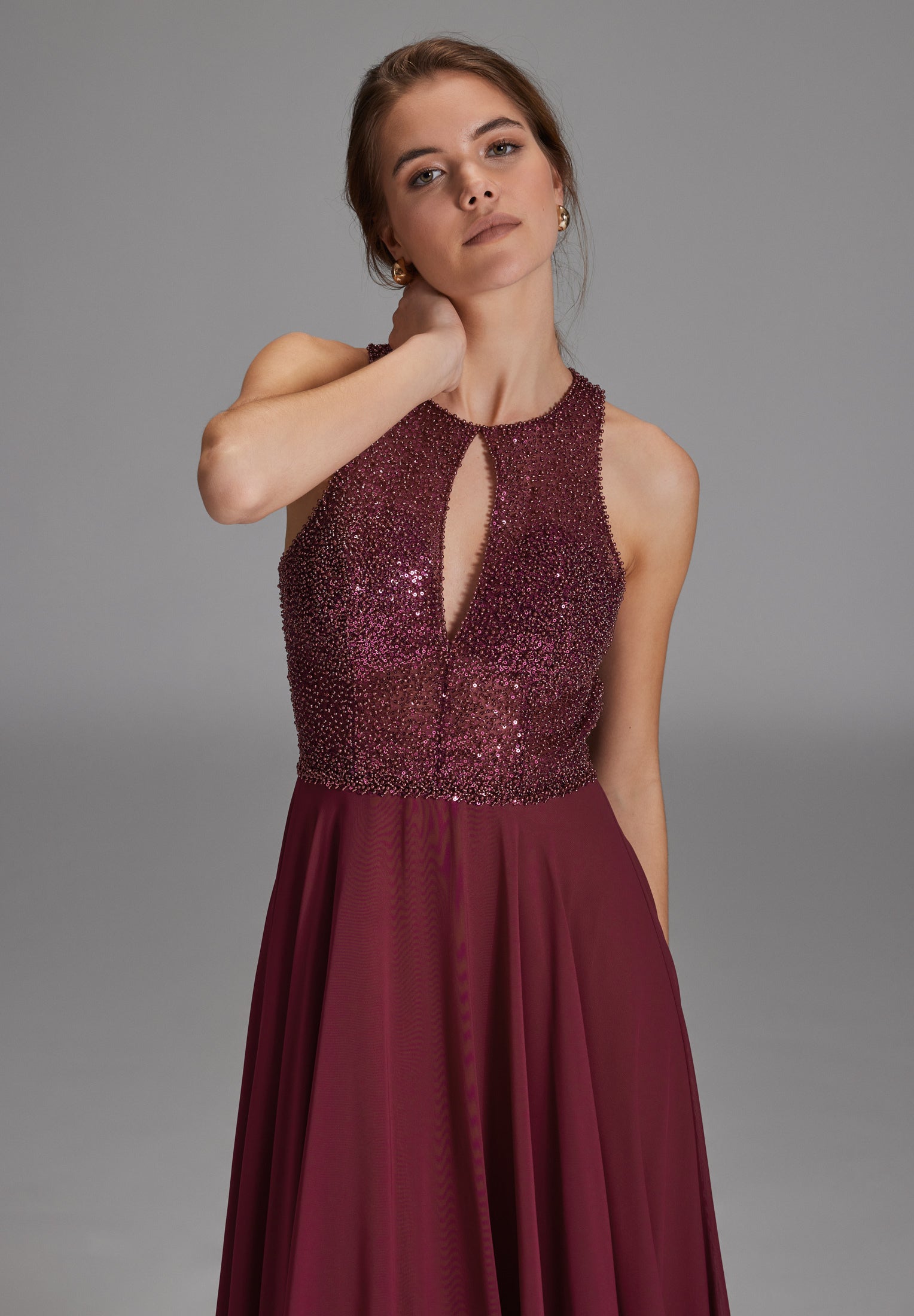 Abendkleid mit Stickerei und Cut-Out Detail