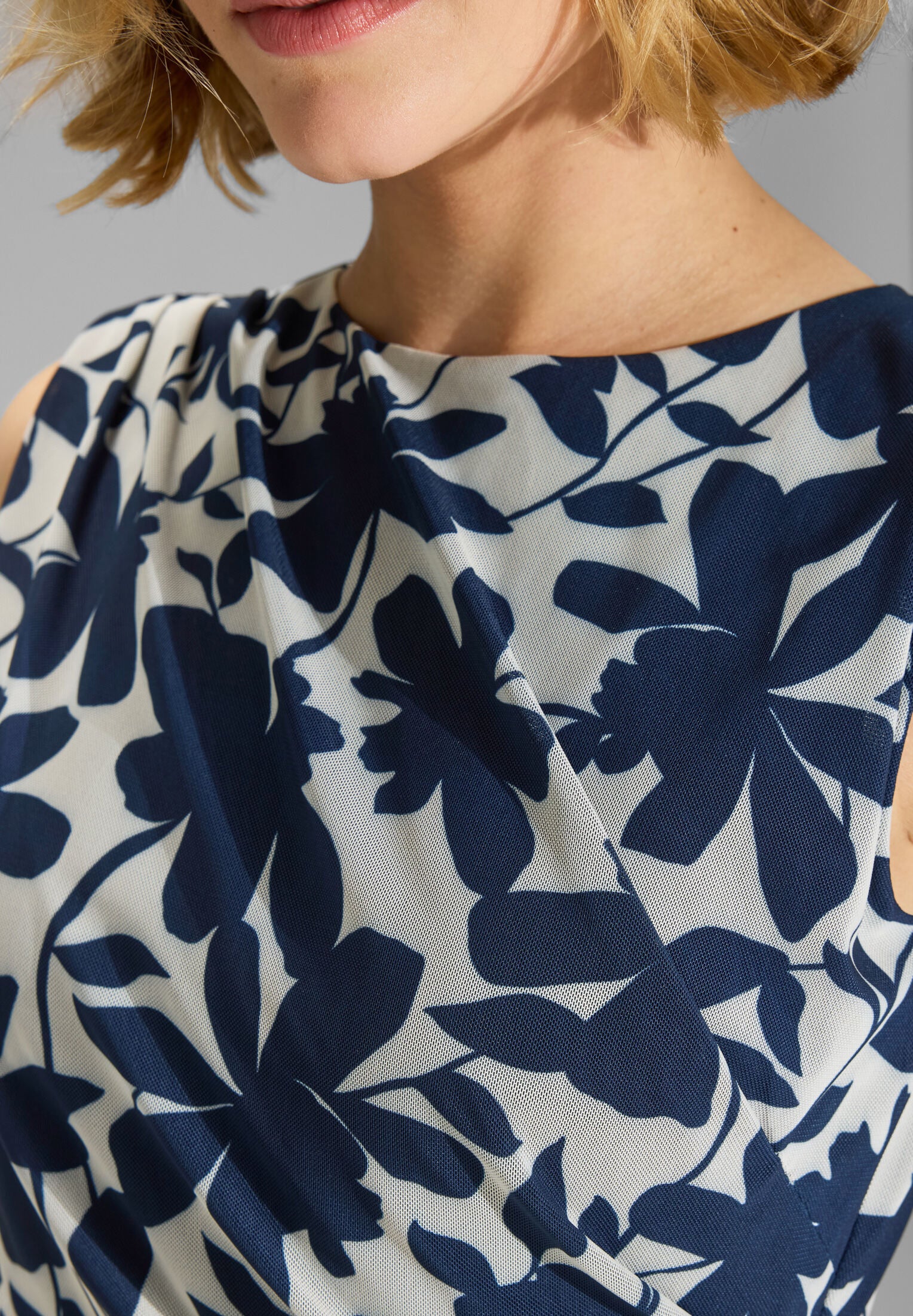 Midi Kleid aus weichem Mesh