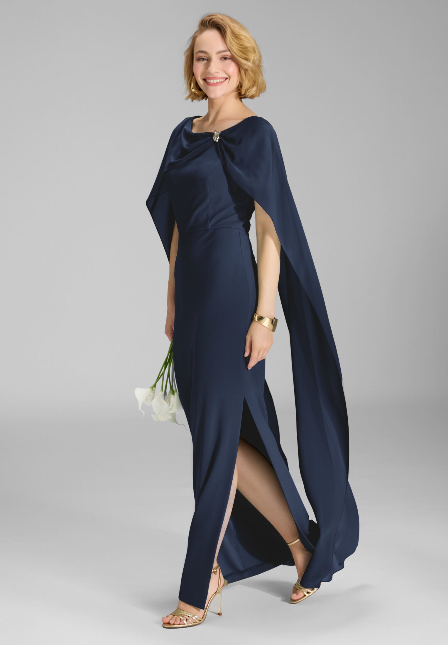 Abendkleid aus Crepe Jersey mit Chiffon Cape und Zierteil