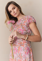 Midi Kleid aus bedrucktem Plissee Jersey mit kurzen Ärmeln