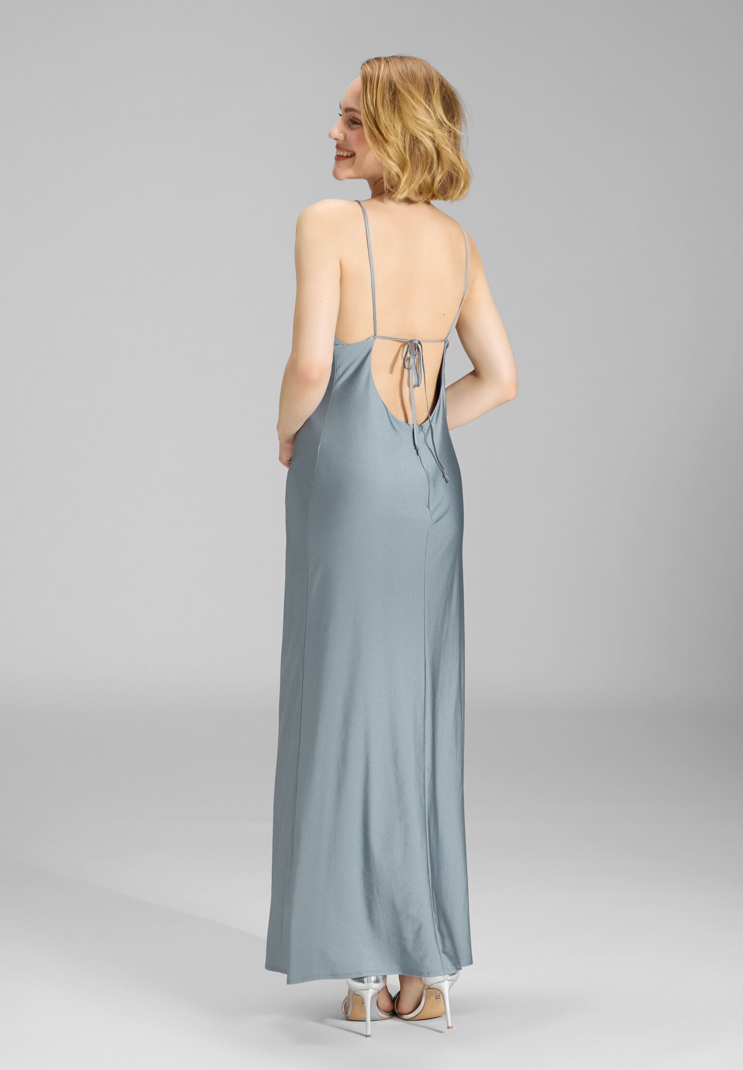 Abendkleid aus Jersey Satin mit Triangel Top und tiefem Rückenausschnitt