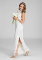 Figurbetontes Abendkleid aus Stretch Satin mit Drapierung am Kragen