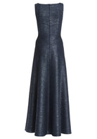 Robiges Abendkleid aus foliertem Jersey in Bouclé Optik