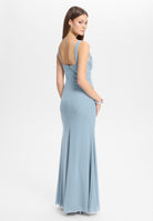 Figurbetontes Abendkleid mit feiner Raffung