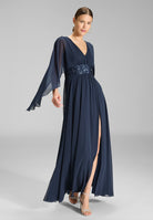 Abendkleid mit Cape aus Chiffon
