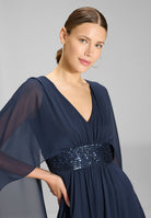 Abendkleid mit Cape aus Chiffon