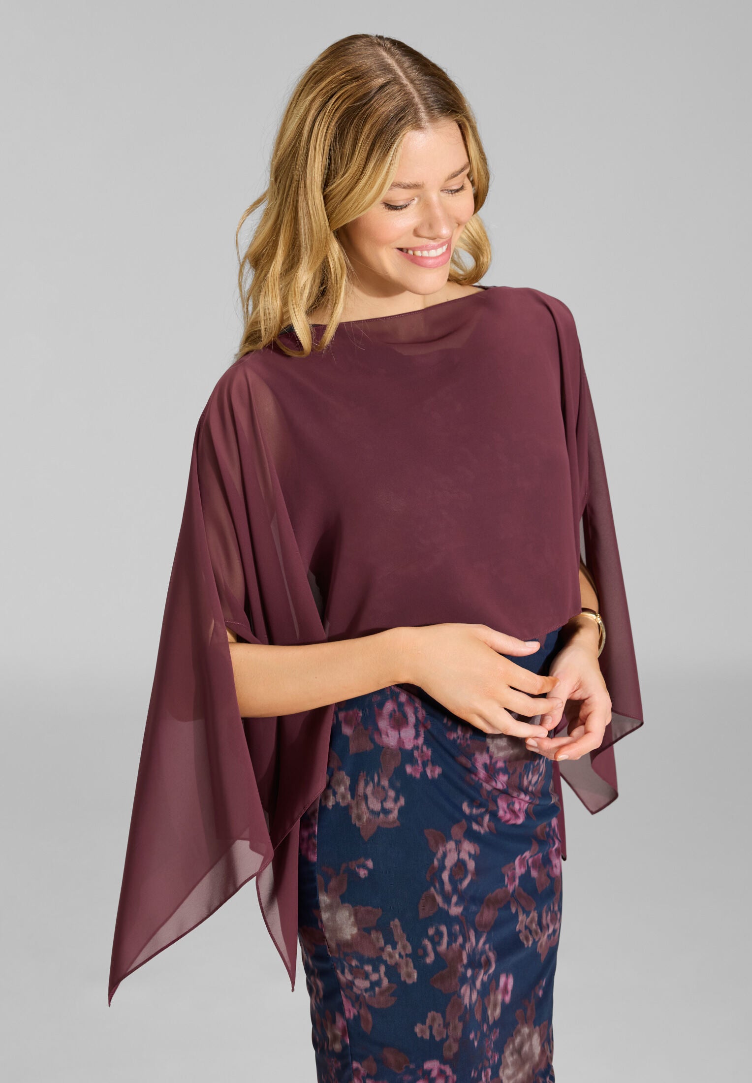 Schlupf-Stola aus Chiffon mit Ärmelschlitzen