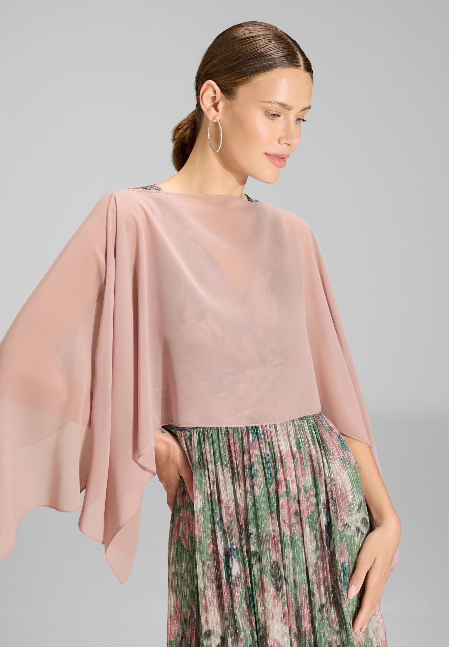 Schlupf-Stola aus Chiffon mit Ärmelschlitzen