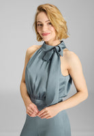 Jumpsuit mit Schluppe aus gehämmertem Satin