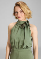 Jumpsuit mit Schluppe aus gehämmertem Satin