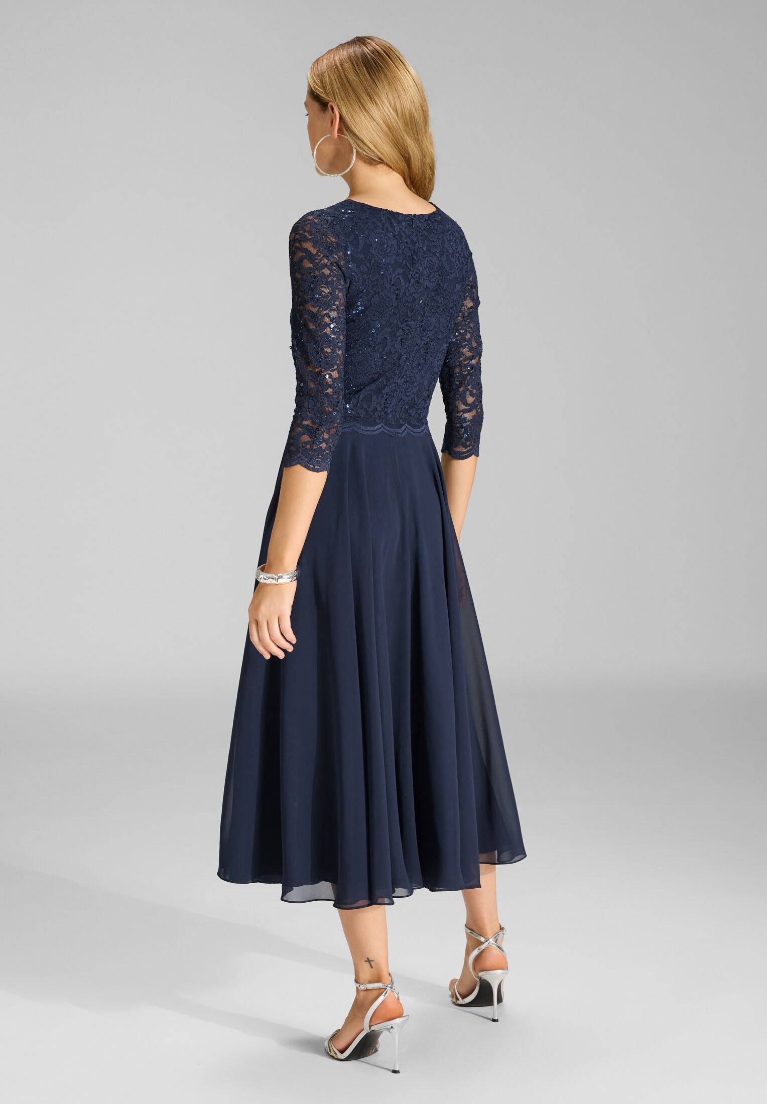 Midi Kleid mit paillettenbesetztem Spitzenoberteil