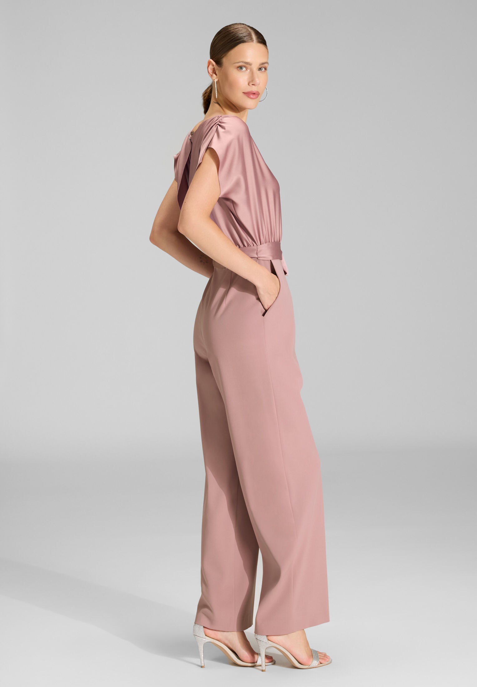 Jumpsuit aus Material-Mix