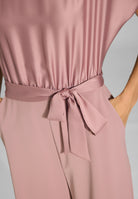 Jumpsuit aus Material-Mix