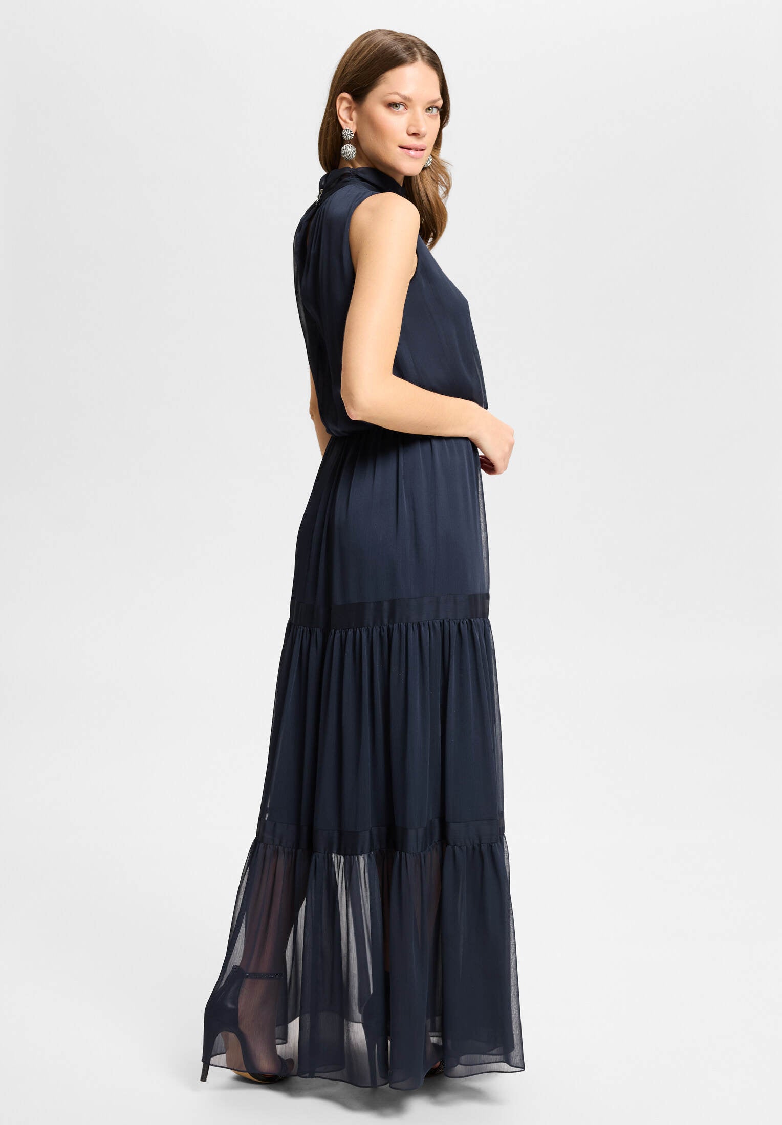 Abendkleid aus Crinkle Chiffon mit Stufenrock