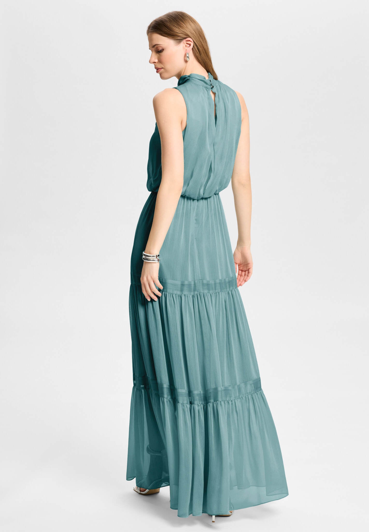 Abendkleid aus Crinkle Chiffon mit Stufenrock