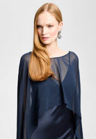 Abendkleid aus Satin mit abnehmbarem Chiffon Cape