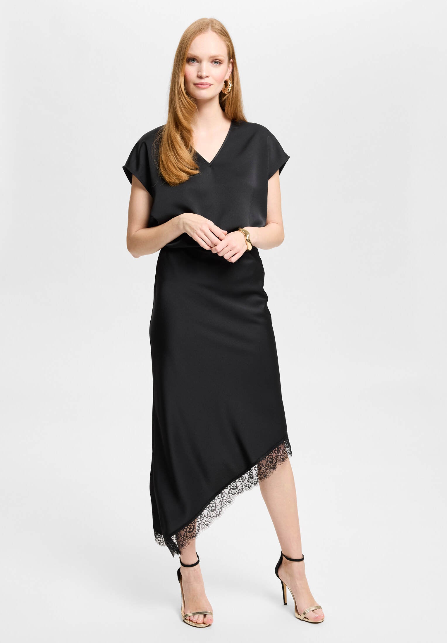Satinrock mit asymmetrischem Spitzensaum black