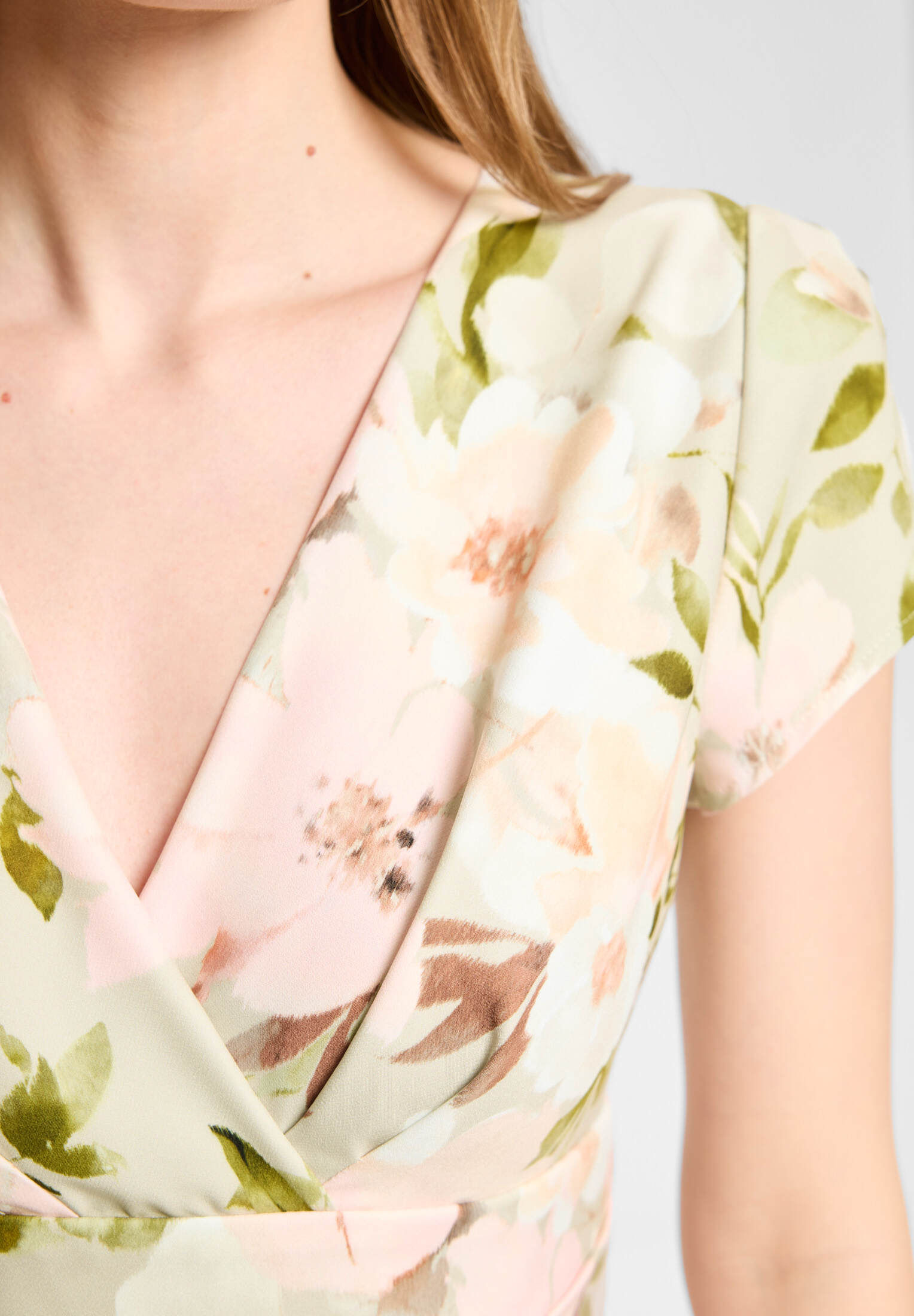 Midi Kleid aus floral bedrucktem Scuba