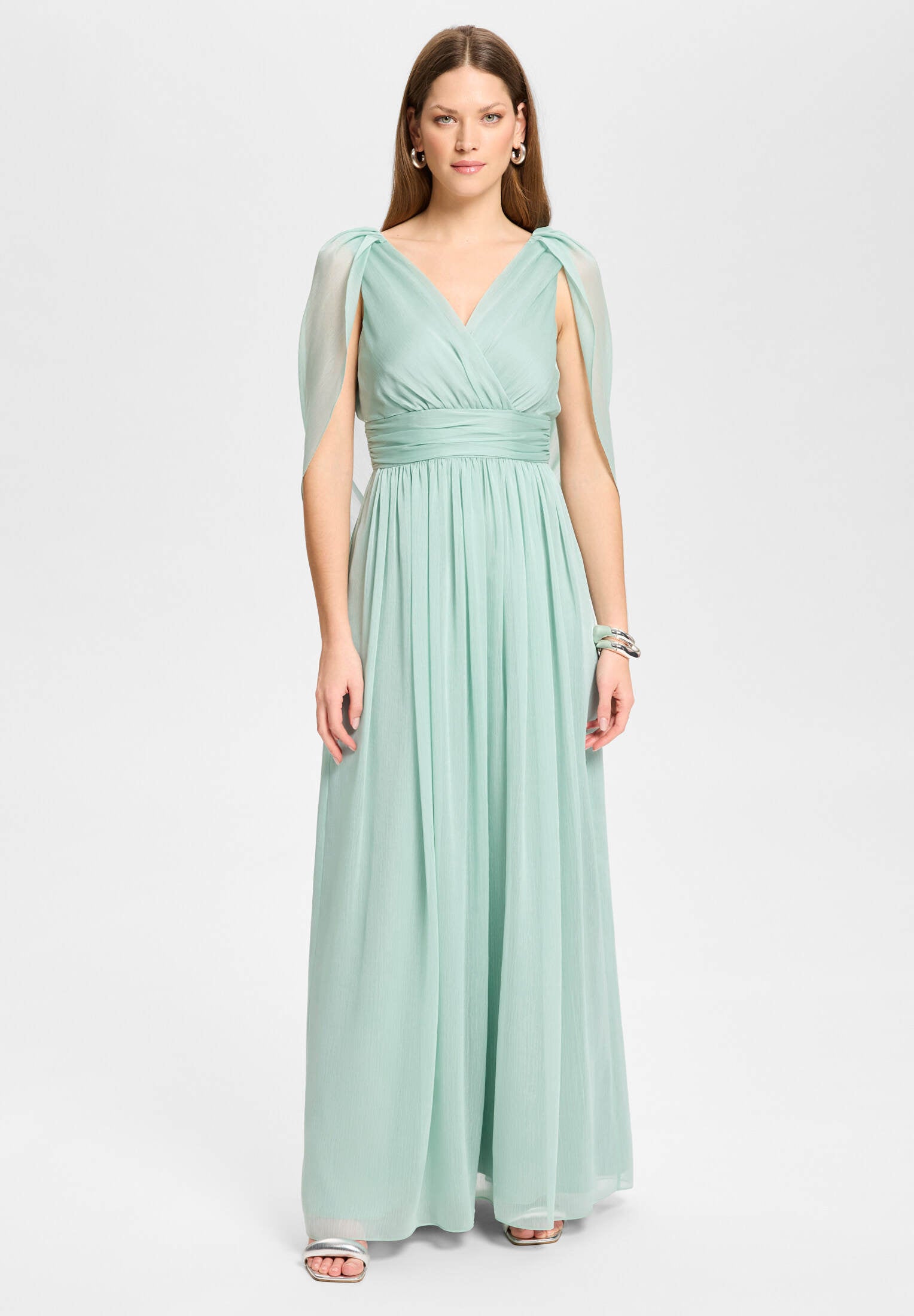 Abendkleid aus Crinkle Chiffon mit Schal-Cape mint green