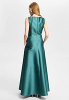Robenartiges Abendkleid mit Eingrifftaschen