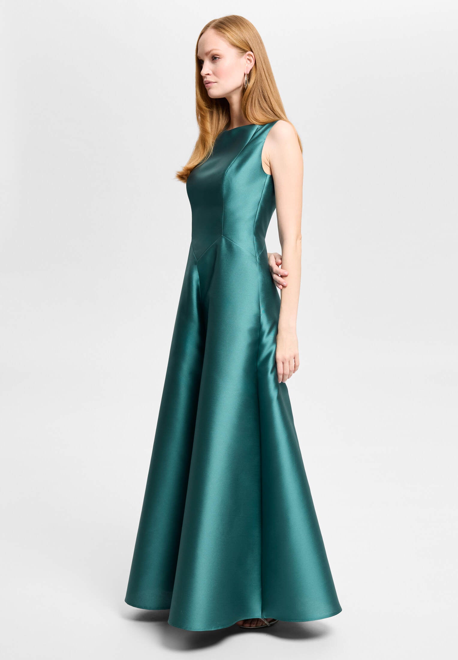 Robenartiges Abendkleid mit Eingrifftaschen
